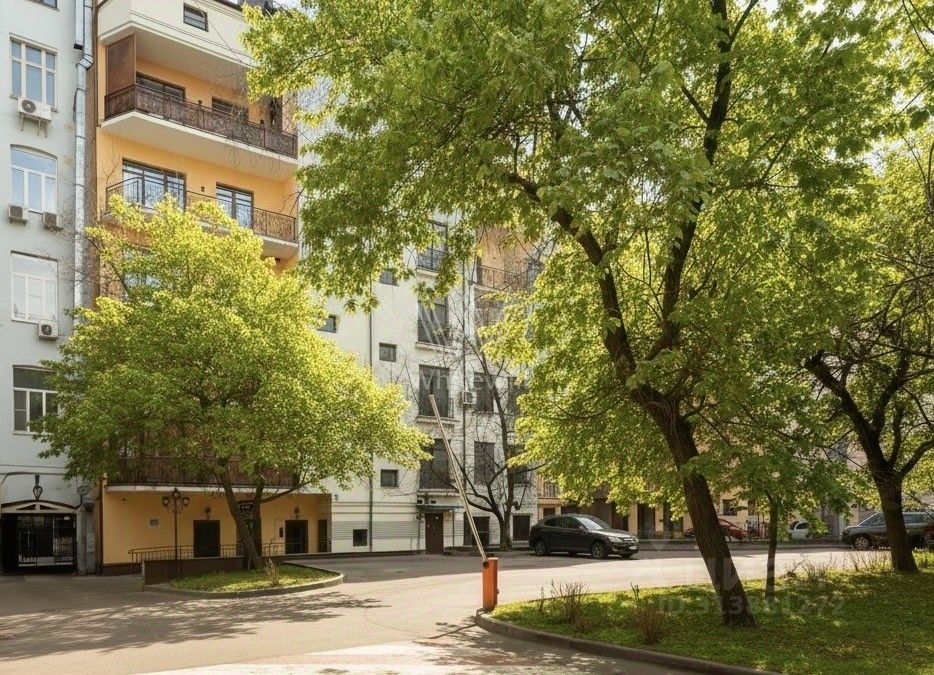 Продажа 2-комн квартиры на вторичном рынке Староконюшенный переулок, 45