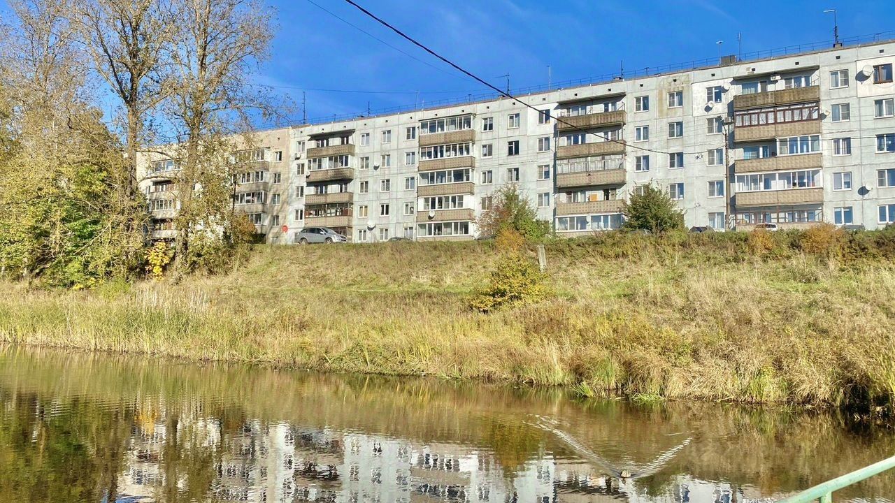 Продажа 2-комн квартиры на вторичном рынке Шлиссельбург, улица Староладожский канал, 26