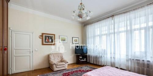 3-комн квартира улица Серафимовича,  д. 2/20
