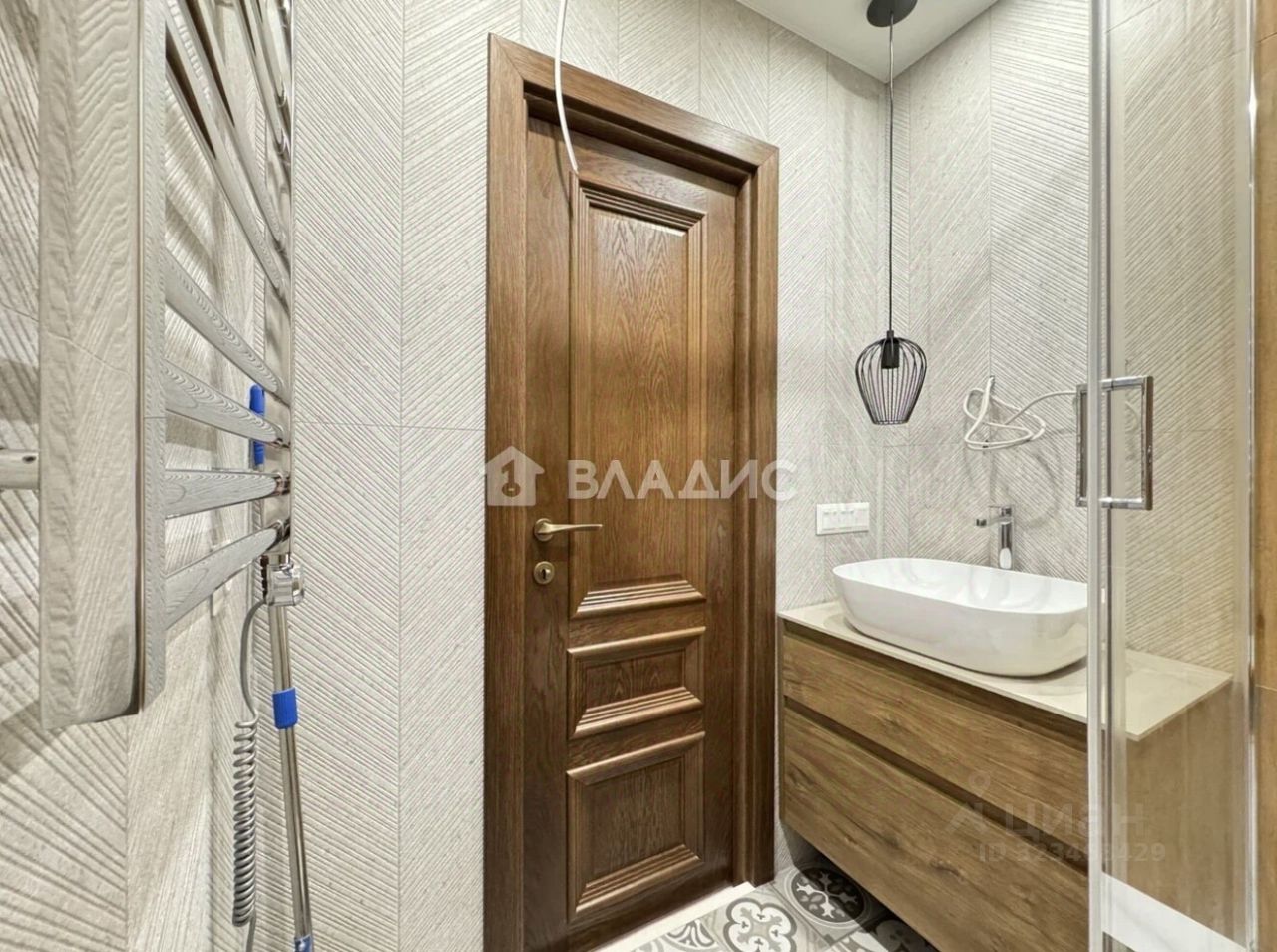 Продажа 3-комн квартиры на вторичном рынке улица Вертолетчиков, 13