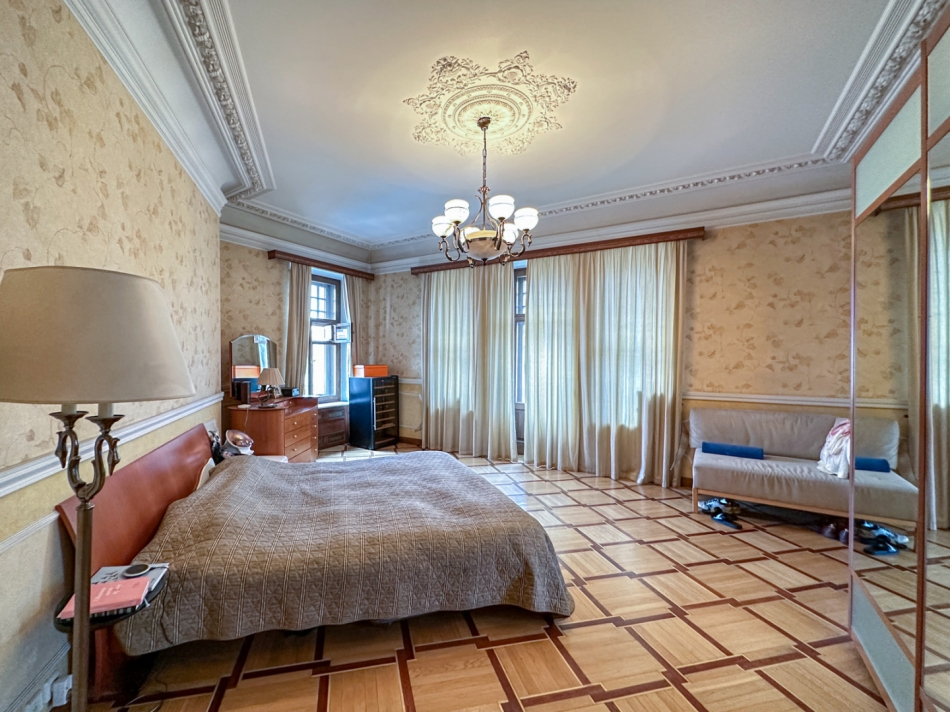 Продажа 6-комн квартиры на вторичном рынке Каменноостровский проспект, 16