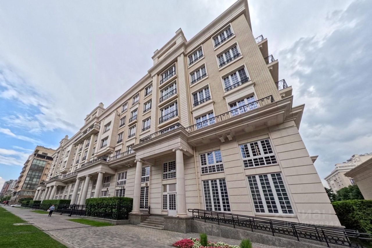 Продажа 4-комн квартиры на вторичном рынке улица Ефремова, 19к1