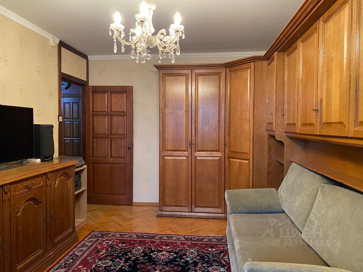 Продажа 3-комн квартиры на вторичном рынке улица Маршала Мерецкова, 2