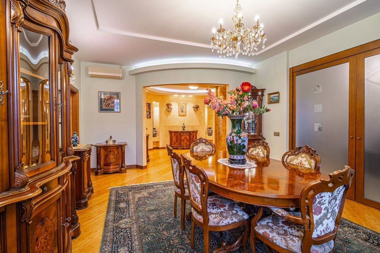 Продажа 4-комн квартиры на вторичном рынке улица Композиторов, 4