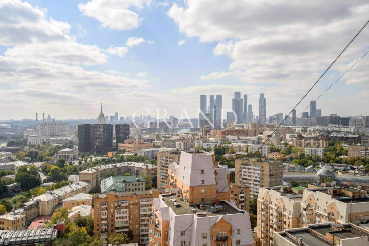 Продажа 6-комн квартиры на вторичном рынке Зоологическая улица, 22