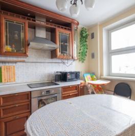Продажа 3-комн квартиры на вторичном рынке Изюмская улица,  д. 28