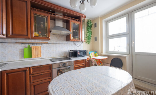 Продажа 3-комн квартиры на вторичном рынке Изюмская улица,  д. 28