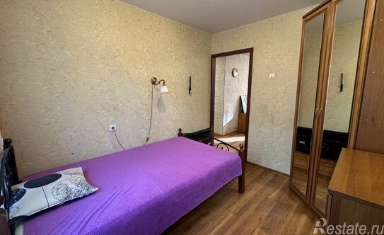 Продажа 4-комн квартиры на вторичном рынке Ветеранов пр-кт,  д. 44