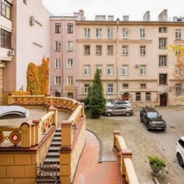 Продажа 3-комн квартиры на вторичном рынке Пушкарский переулок,  д. 9