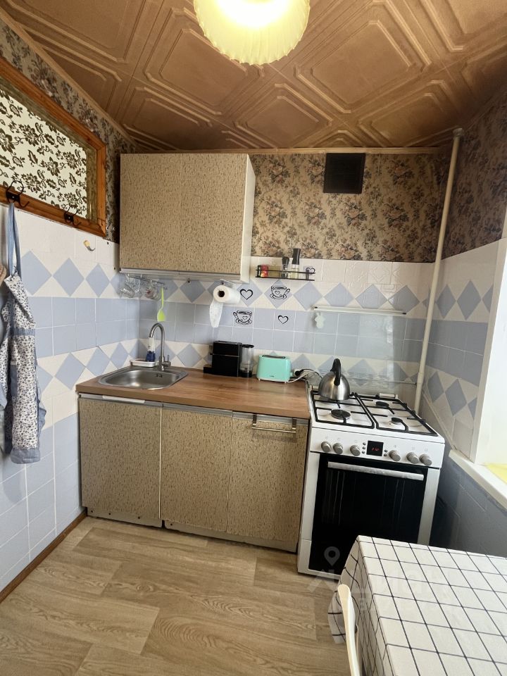 Продажа 4-комн квартиры на вторичном рынке 1-й кв-л, 5-й мкр,  д. 4