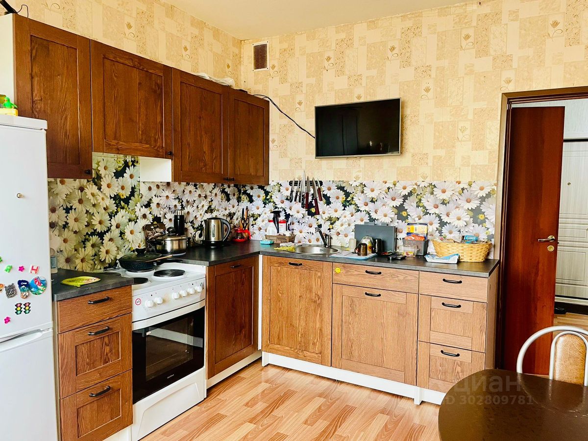 Продажа 2-комн квартиры на вторичном рынке Окраинная улица, 9К