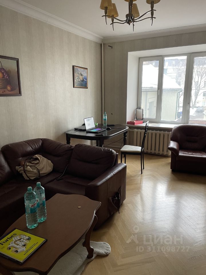 Продажа 2-комн квартиры на вторичном рынке Малый Патриарший переулок, 3