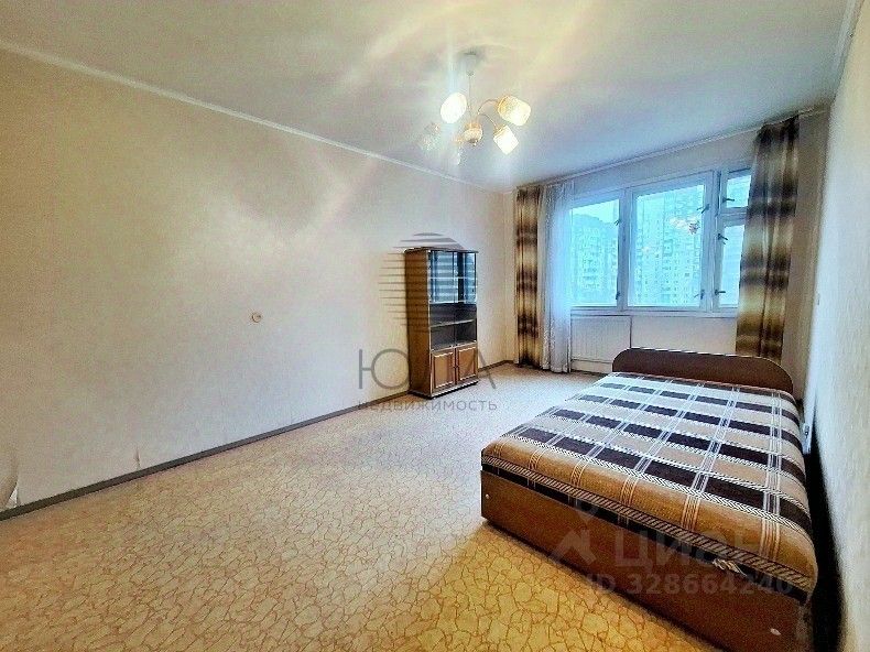 Продажа 3-комн квартиры на вторичном рынке Школьная улица, 126к2