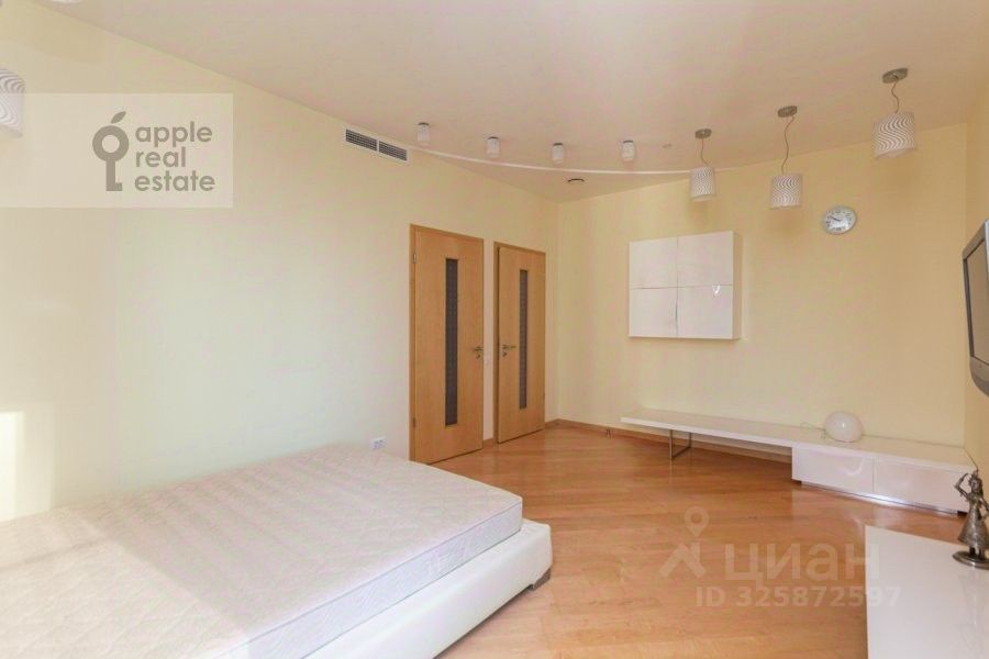 Аренда 3-комн квартиры на вторичном рынке Мосфильмовская улица, 70к1