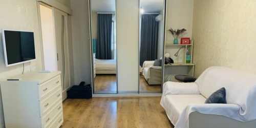 2-комн квартира улица Маршала Новикова,  д. 9