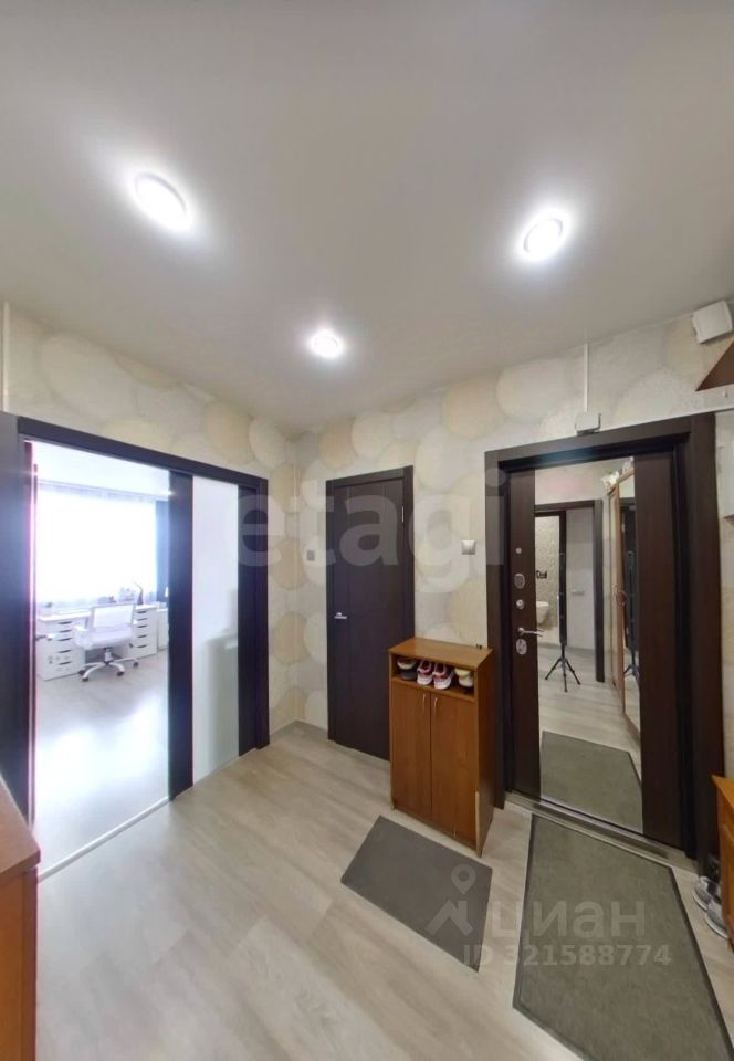 Продажа 2-комн квартиры на вторичном рынке Изюмская улица, 49к3