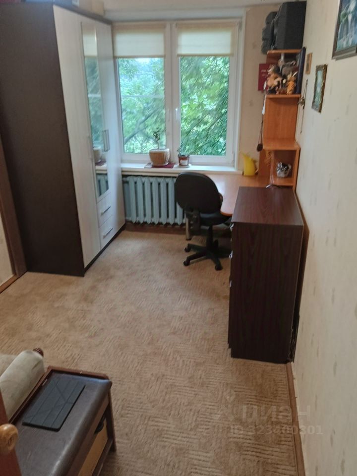 Продажа 3-комн квартиры на вторичном рынке проспект Космонавтов, 18К1