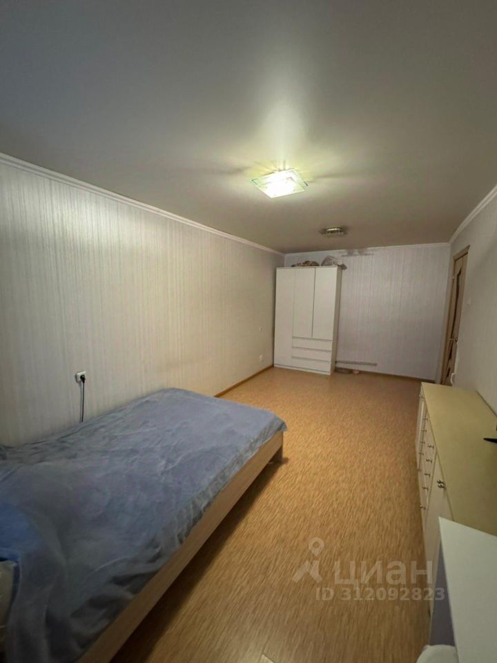 Продажа 1-комн квартиры на вторичном рынке Ломоносов, Швейцарская улица, 18к2