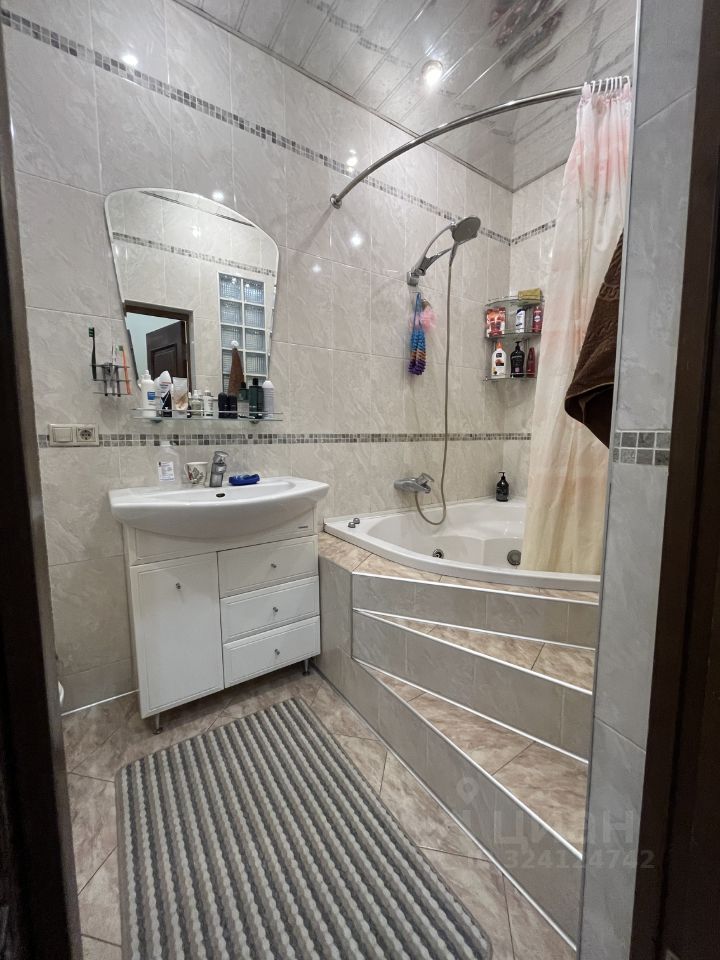 Продажа 4-комн квартиры на вторичном рынке улица Островитянова, 4