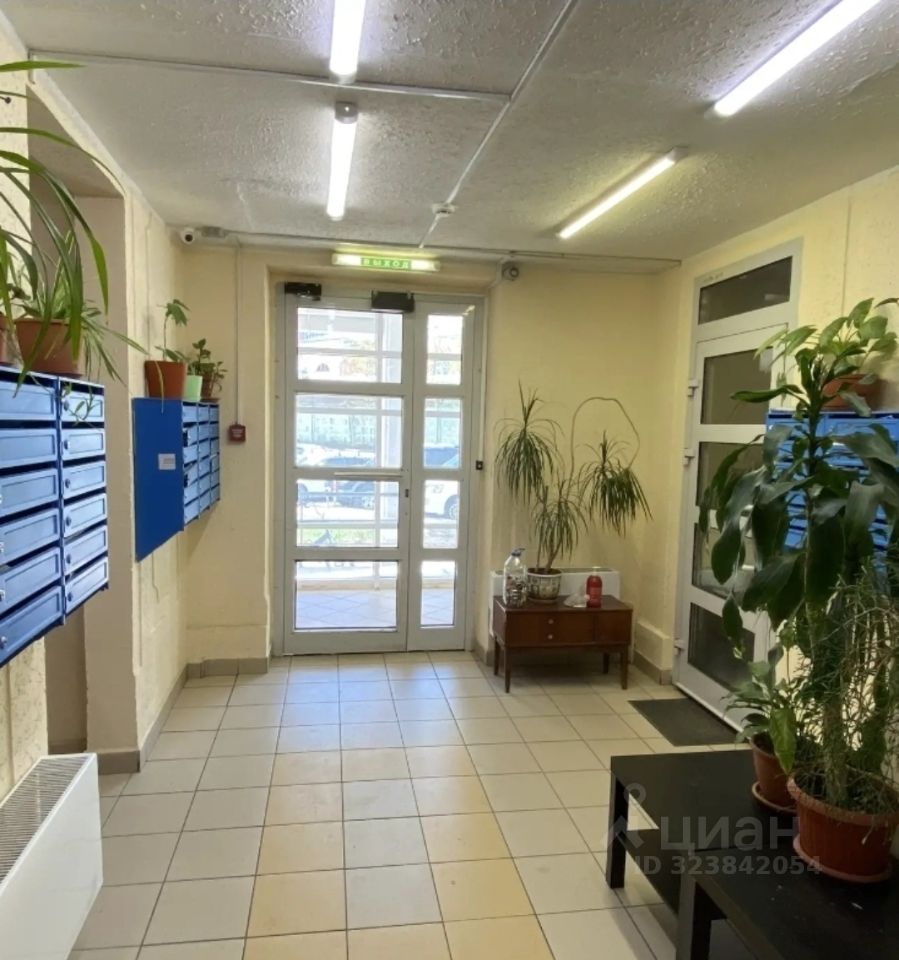 Продажа 2-комн квартиры на вторичном рынке Большая Очаковская улица, 10к2