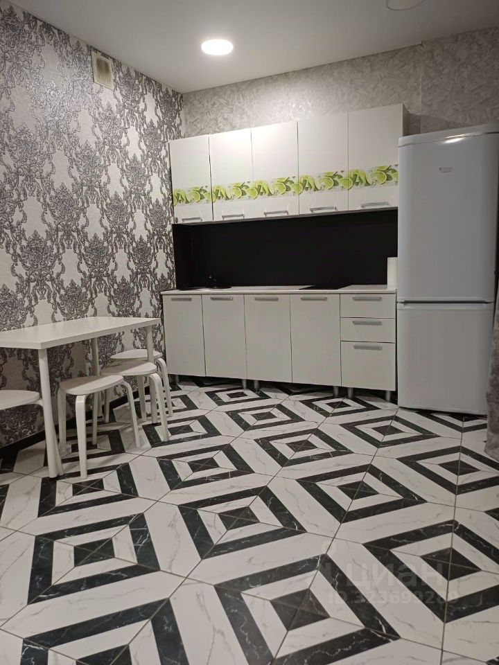 Аренда 2-комн квартиры на вторичном рынке Новоивановское пгт, бульвар Эйнштейна, 2