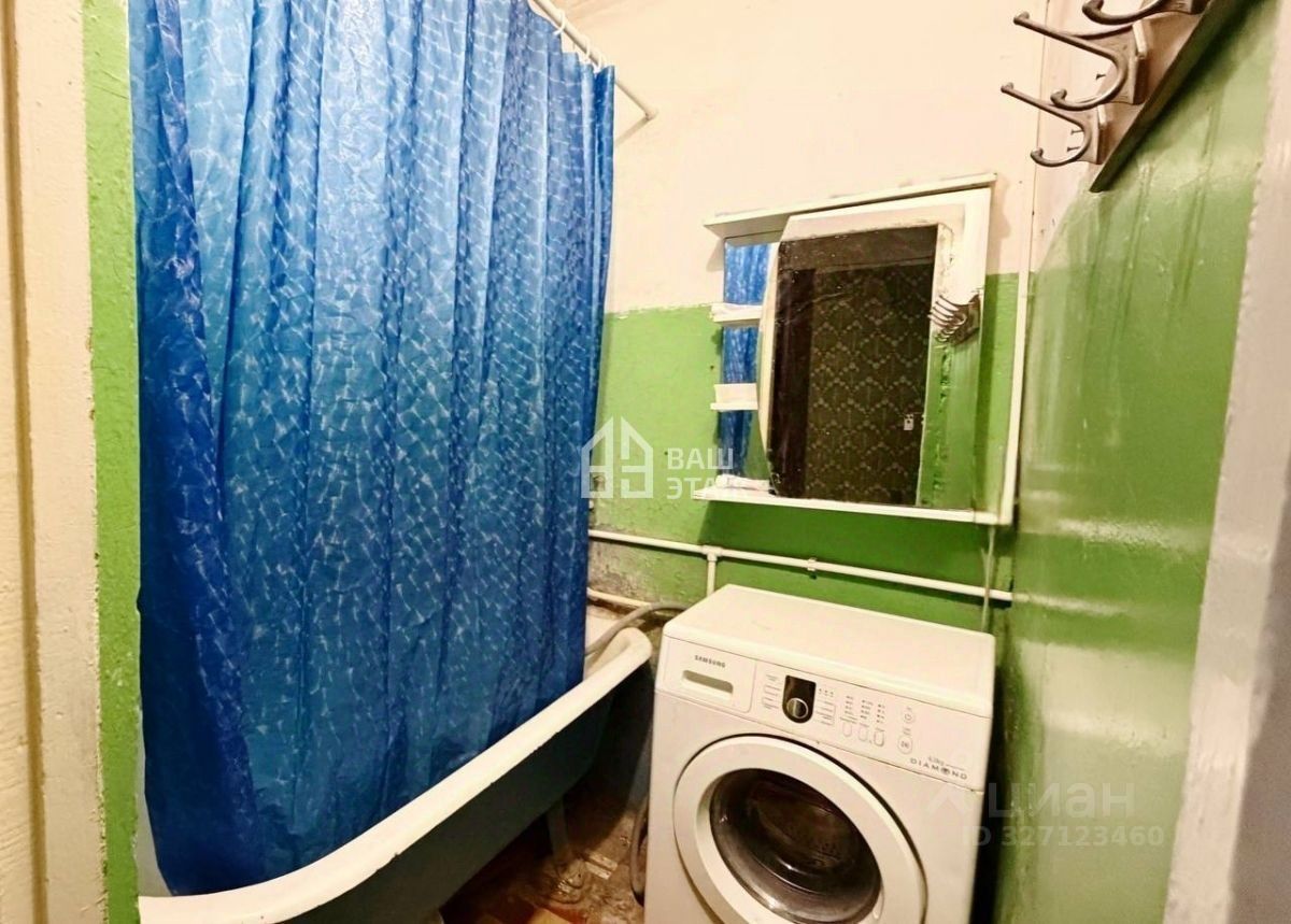 Продажа 4-комн квартиры на вторичном рынке пос. Цементного завода, улица Суворова,  д. 10
