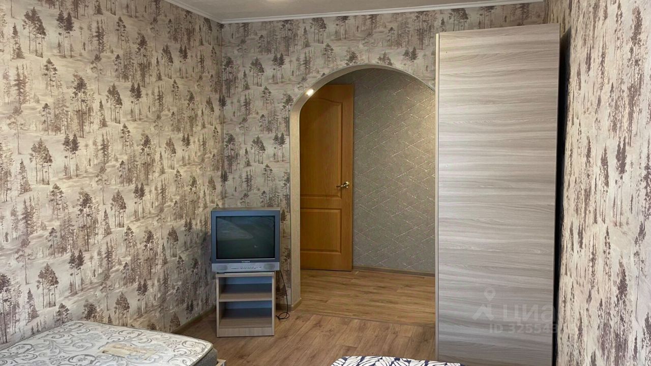 Продажа 3-комн квартиры на вторичном рынке Луга, проспект Кирова, 91