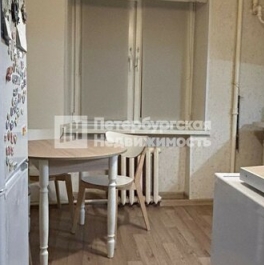 Продажа 3-комн квартиры на вторичном рынке улица Стахановцев,  д. 4А