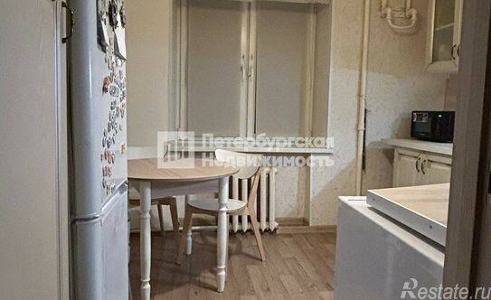 Продажа 3-комн квартиры на вторичном рынке улица Стахановцев,  д. 4А