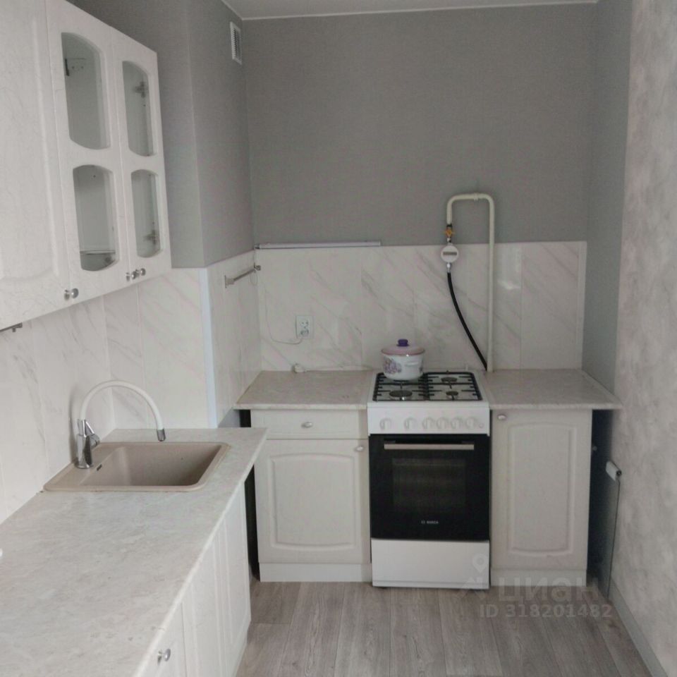 Продажа 2-комн квартиры на вторичном рынке пос. Глебычево, улица Мира, 4