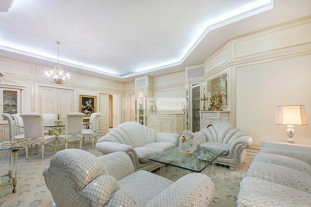 Продажа 4-комн квартиры на вторичном рынке улица Большая Ордынка, 67