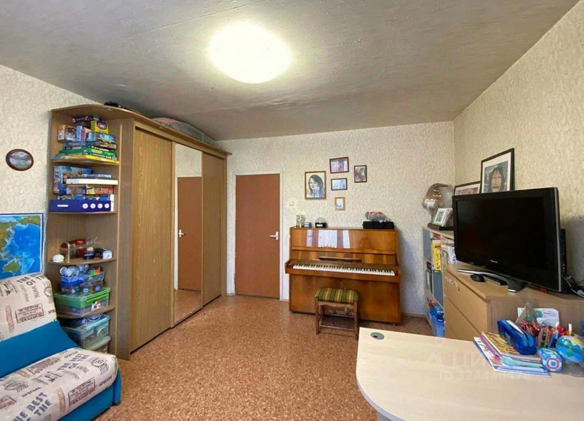 Продажа 3-комн квартиры на вторичном рынке 1-я Вольская улица, 10