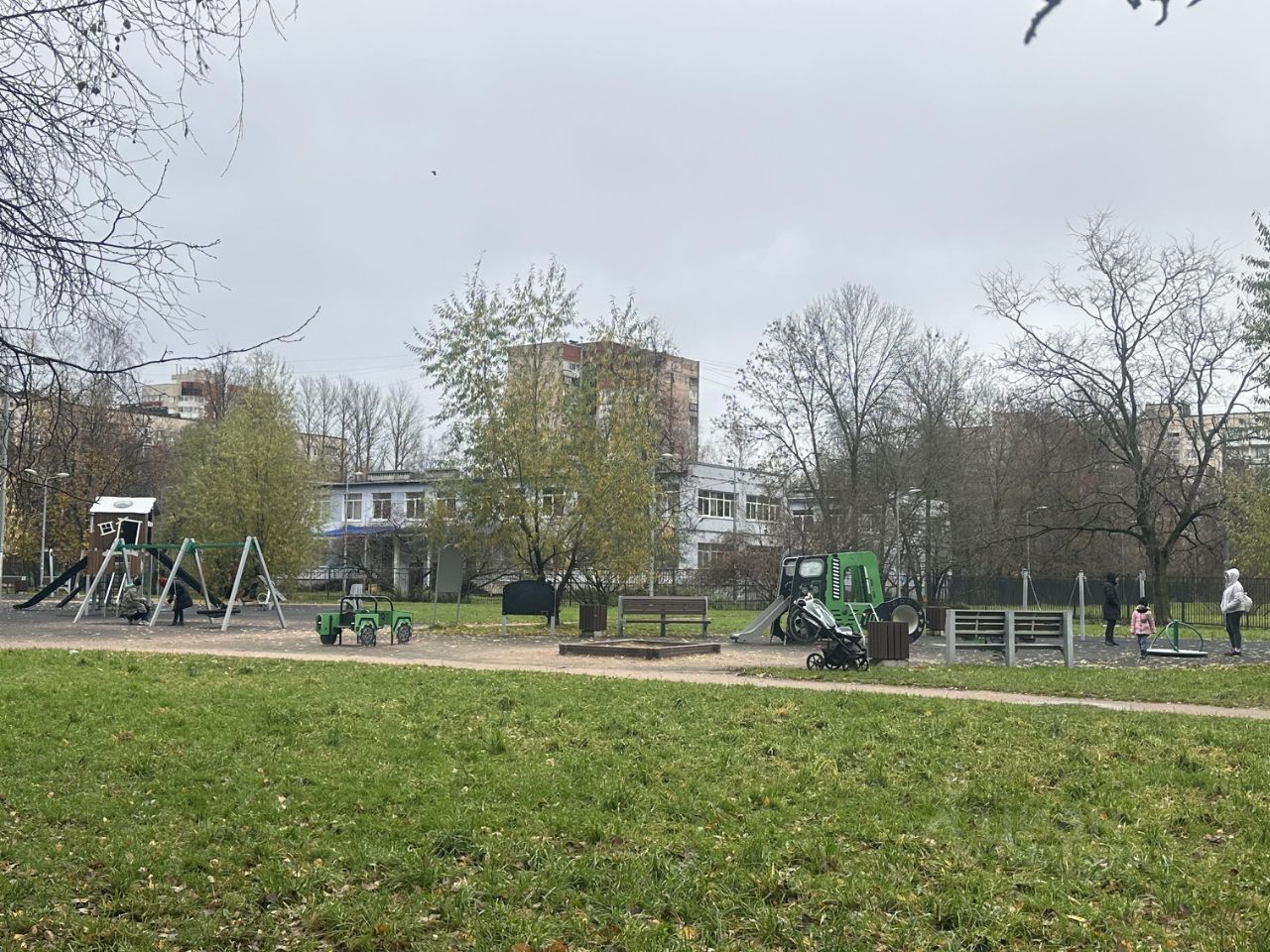 Продажа 3-комн квартиры на вторичном рынке улица Ивана Фомина, 13К1