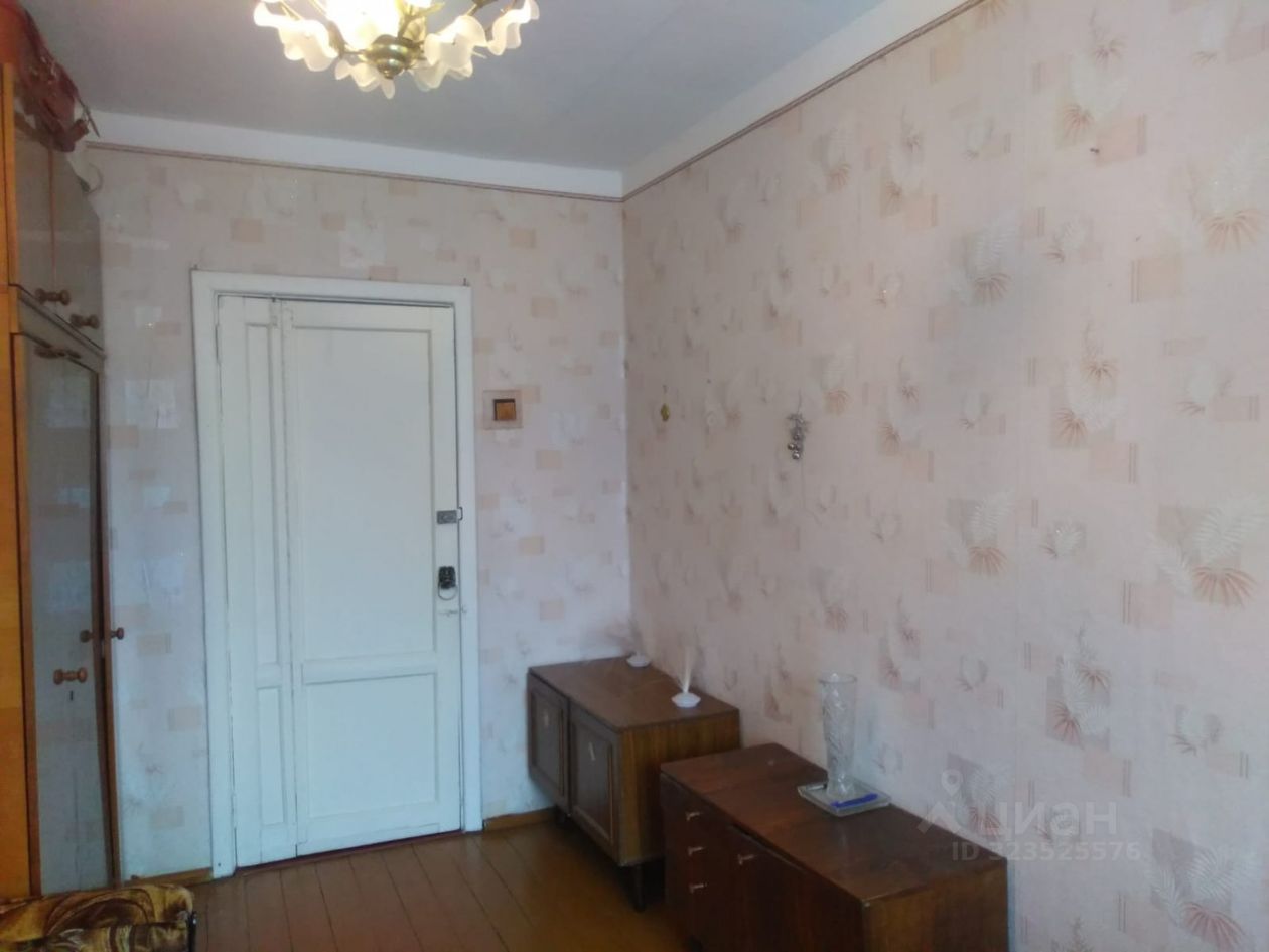 Продажа 3-комн квартиры на вторичном рынке Луга, улица Победы, 3