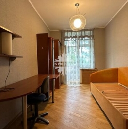 Аренда 4-комн квартиры на вторичном рынке Университетский проспект,  д. 9