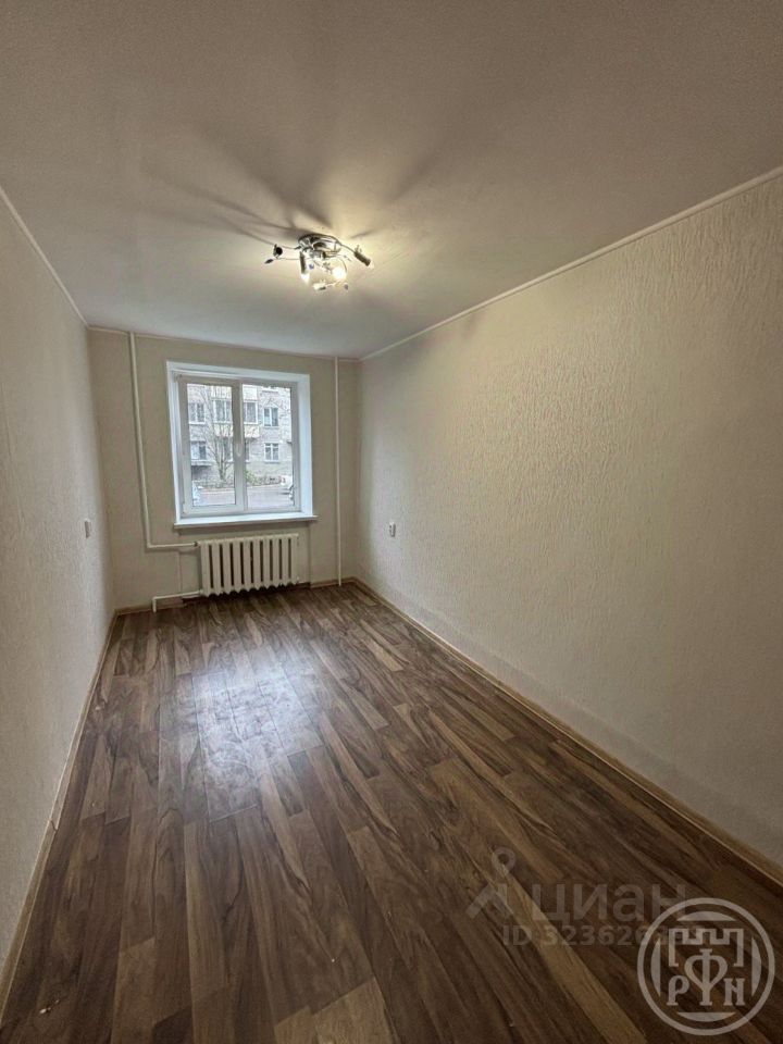 Продажа 2-комн квартиры на вторичном рынке пос. Стрельна, улица Грибоедова, 13