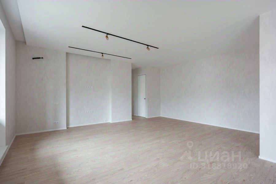 Продажа 3-комн квартиры на вторичном рынке улица Космонавта Волкова, 5Б