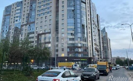 Продажа 3-комн квартиры на вторичном рынке Маршала Блюхера пр-кт,  д. 9 к2