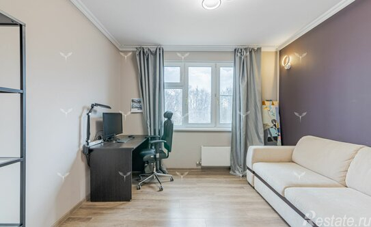 Продажа 3-комн квартиры на вторичном рынке Тарутинская улица,  д. 1