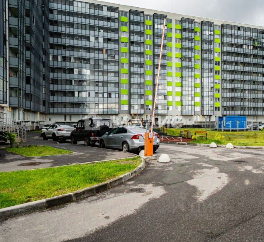 Продажа 1-комн квартиры на вторичном рынке Имени Свердлова пгт, проезд Западный, 13/1