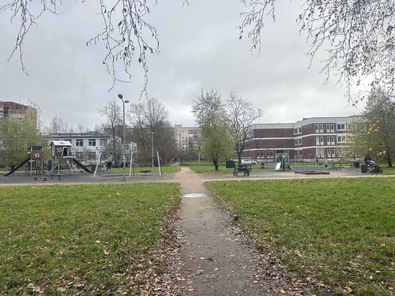 Продажа 3-комн квартиры на вторичном рынке улица Ивана Фомина, 13К1