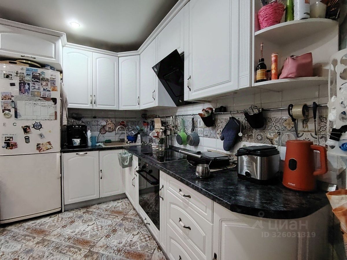 Продажа 3-комн квартиры на вторичном рынке пос. Шушары, проспект Новгородский, 10