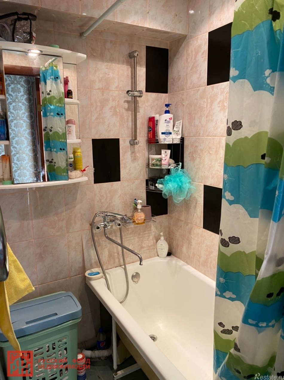 Продажа 4-комн квартиры на вторичном рынке Красное Село г., Спирина ул. ,  д. 16,  к. 1