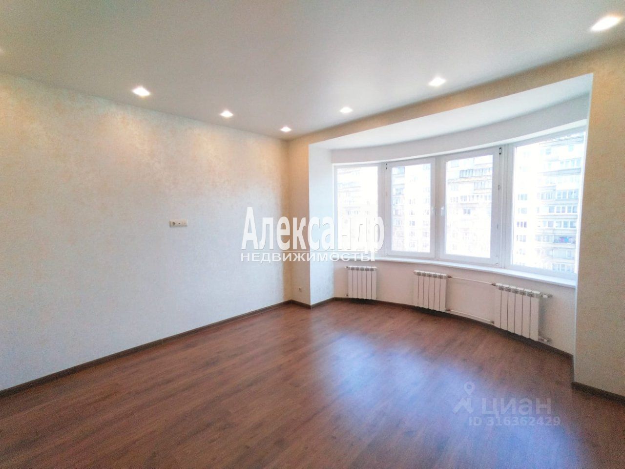 Продажа 2-комн квартиры на вторичном рынке улица Композиторов, 4