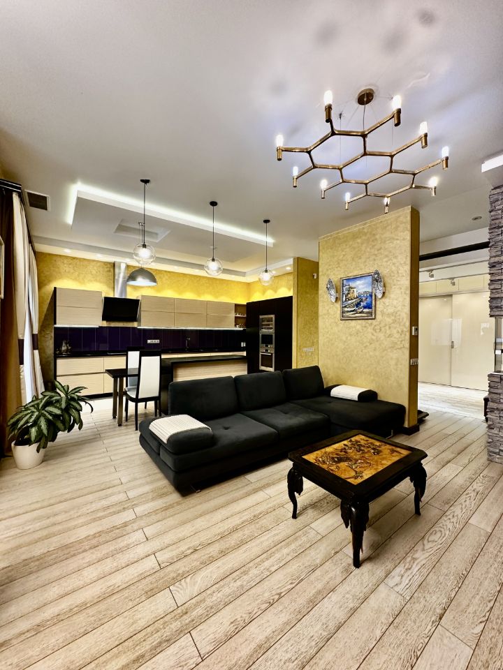 Продажа 4-комн квартиры на вторичном рынке улица 1-я Машиностроения, 10