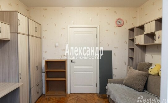 Продажа 2-комн квартиры на вторичном рынке Комендантский пр-кт,  д. 21