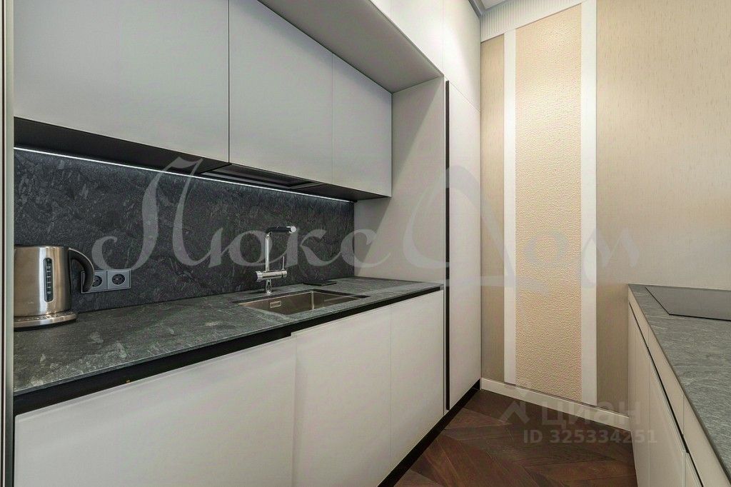 Продажа 2-комн квартиры на вторичном рынке Мосфильмовская улица, 1А