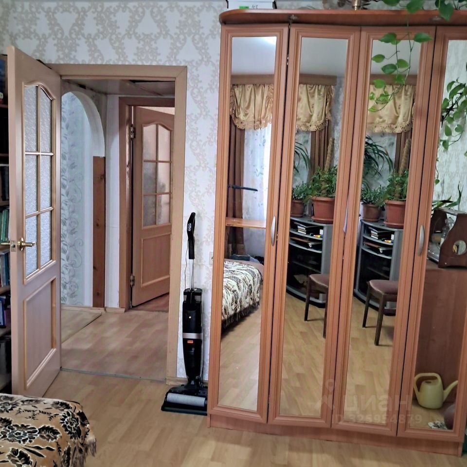 Продажа 3-комн квартиры на вторичном рынке Кингисепп, улица Строителей,  д. 11