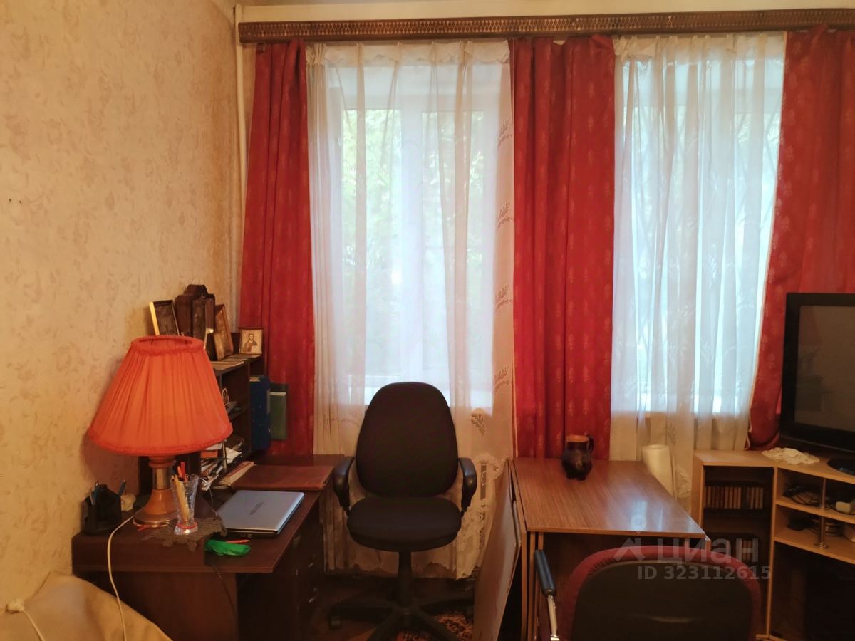 Продажа 2-комн квартиры на вторичном рынке улица Коммуны, 51к1