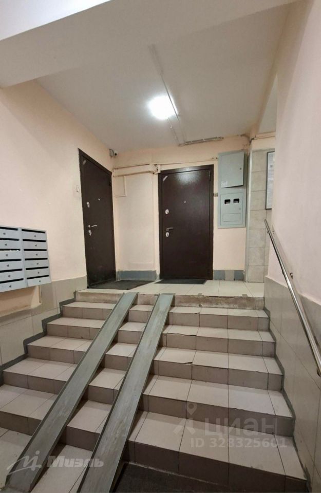 Продажа 3-комн квартиры на вторичном рынке улица Академика Варги, 2